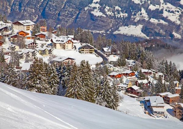 Invierno en los alpes suizos — Foto de Stock