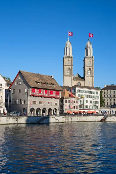 Знаменитые Цюрихские церкви — стоковое фото