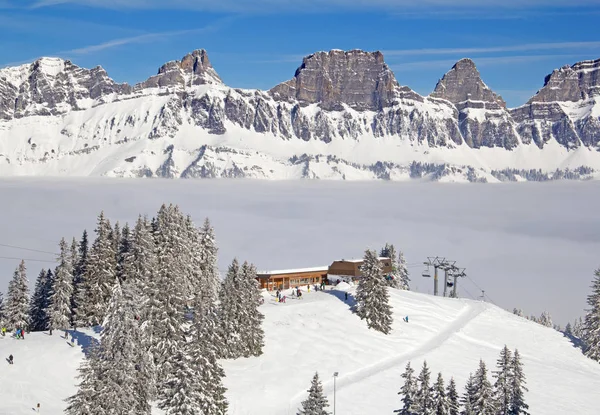 Piste sulla stazione sciistica — Foto Stock