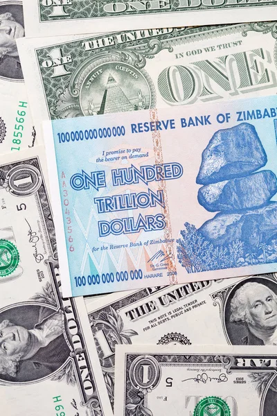 Nahaufnahme von Banknoten aus Simbabwe Stockbild