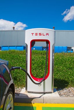 Tesla Supercharger istasyonu