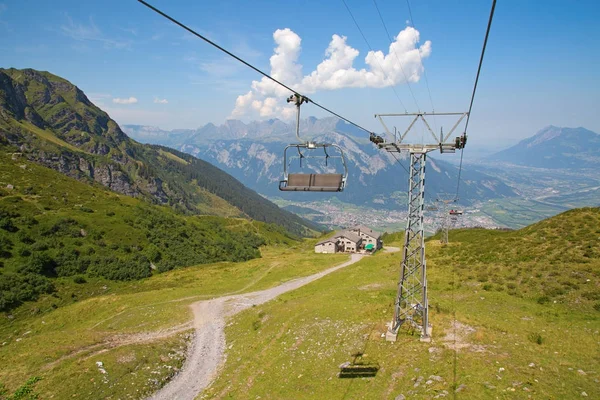 Senderismo en los Alpes suizos — Foto de Stock