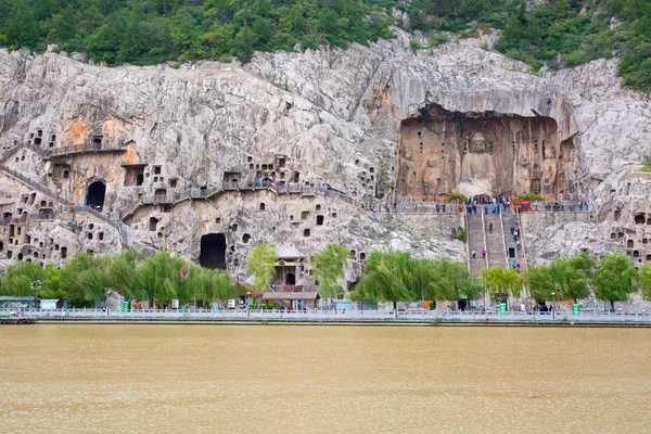 Ünlü Longmen mağarasını