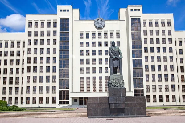 Edificio del Parlamento en Minsk . — Foto de Stock