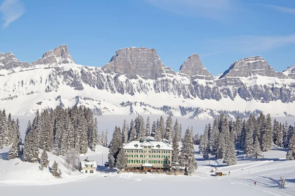 Inverno nos alpes suíços — Fotografia de Stock