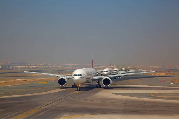 Aviones preparándose para despegar — Foto de Stock