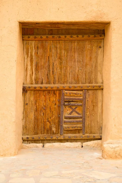 Tradycyjne drzwi arabski — Zdjęcie stockowe