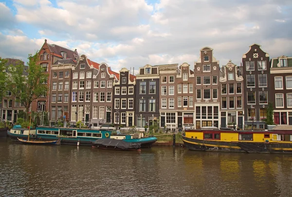 Casas tradicionales de Ámsterdam — Foto de Stock