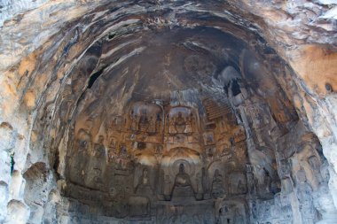 Ünlü Longmen mağarasını