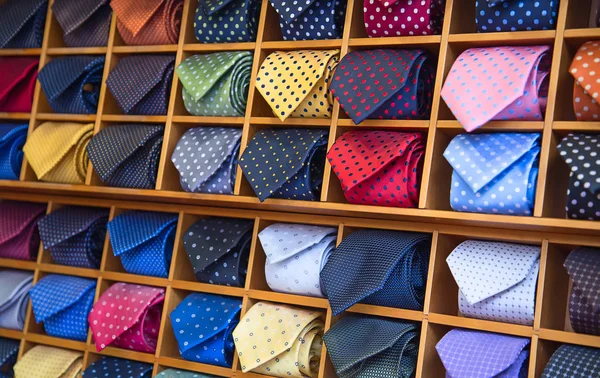 Colección de corbata en la tienda de hombres — Foto de Stock