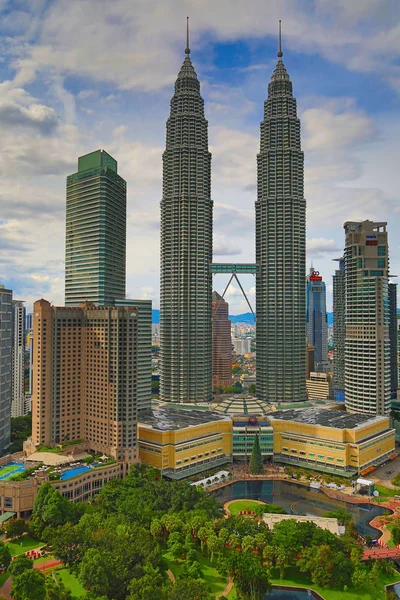 Beroemde "Twin towers" in Kuala Lumpur — Stockfoto