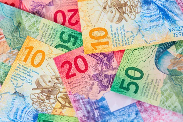 Recogida de los nuevos billetes suizos — Foto de Stock