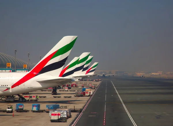 Aviones preparándose para despegar — Foto de Stock