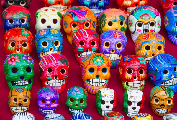 Красочная традиционная мексиканская керамика — стоковое фото