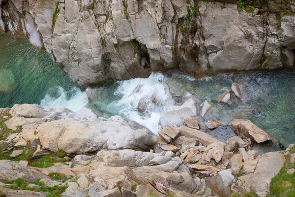 Rio Reuss nos Alpes — Fotografia de Stock