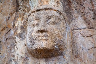 Ünlü Longmen mağarasını, Buda ve Bodhisattvas heykelleri Hennn Eyaleti, Çin rock monolith Luoyang yakınındaki oyulmuş.