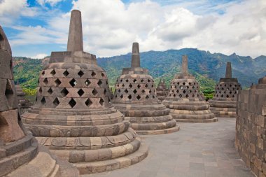 Endonezya 'nın Java adasındaki Yogyakarta yakınlarındaki Borobudur tapınağı.