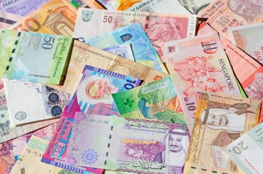 Dağıtılır renkli banknotlar çeşitli