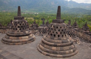 Endonezya 'nın Java adasındaki Yogyakarta yakınlarındaki Borobudur tapınağı.