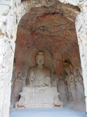 Ünlü Longmen mağarasını, Buda ve Bodhisattvas heykelleri Hennn Eyaleti, Çin rock monolith Luoyang yakınındaki oyulmuş.