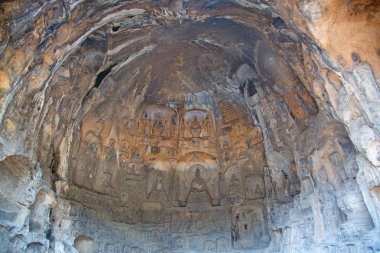 Ünlü Longmen mağarasını, Buda ve Bodhisattvas heykelleri Hennn Eyaleti, Çin rock monolith Luoyang yakınındaki oyulmuş.