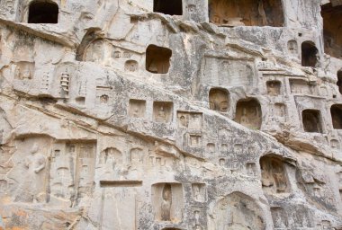 Ünlü Longmen mağarasını, Buda ve Bodhisattvas heykelleri Hennn Eyaleti, Çin rock monolith Luoyang yakınındaki oyulmuş.