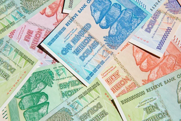 ハイパーインフレ後のジンバブエの銀行券 — ストック写真