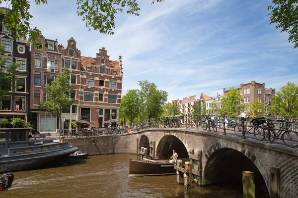 Amsterdam July 2016 Canals Amsterdam City Surrounded Traditional Dutch Houses — Stock Photo, Image