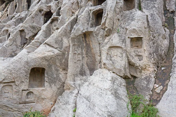 Διάσημο Longmen Grottoes Αγάλματα Του Βούδα Και Τους Μποντισάτβα Λαξευμένες — Φωτογραφία Αρχείου