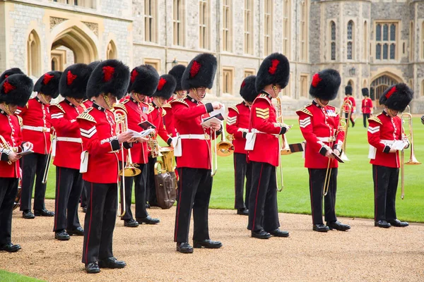 Windsor Reino Unido Abril 2016 Hombres Identificados Guardia Real Durante — Foto de Stock