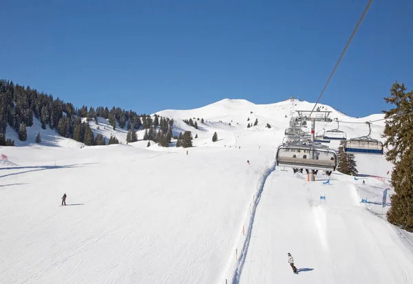 Menschen Erholen Sich Winter Den Schweizer Alpen Schweiz — Stockfoto