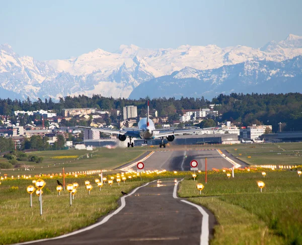 Zürih Sviçre Temmuz 2015 Zurich Airport Kısa Mesafe Uçuş Sonra — Stok fotoğraf