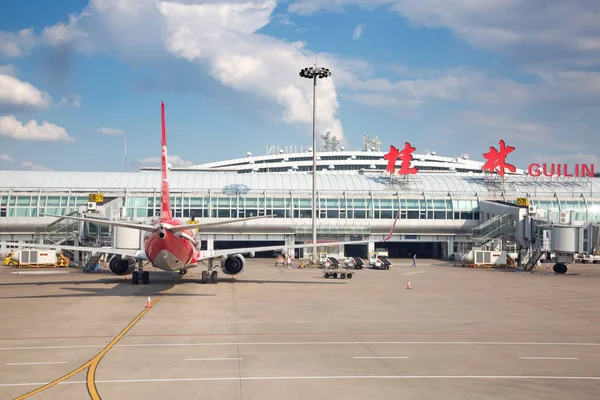 Guilin China Outubro 2017 Avião Preparando Para Decolar Aeroporto Internacional — Fotografia de Stock