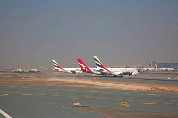 Dubái Emiratos Árabes Unidos Septiembre 2017 Aviones Preparándose Para Despegar — Foto de Stock