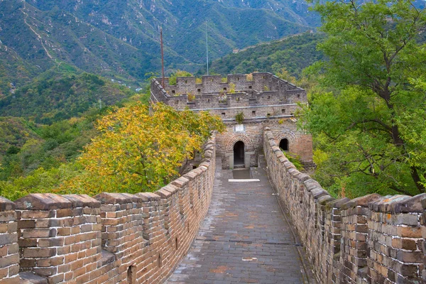 Διάσημο Σινικό Τείχος Τμήμα Mutianyu Που Βρίσκεται Κοντά Στην Πόλη — Φωτογραφία Αρχείου