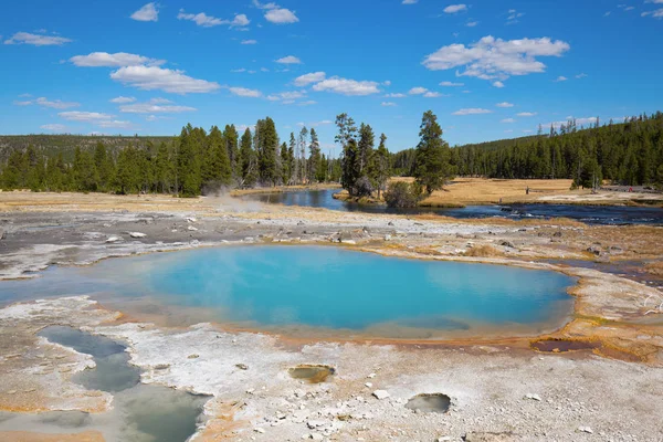Piscine Eau Chaude Colorée Dans Parc National Yellowstone États Unis — Photo