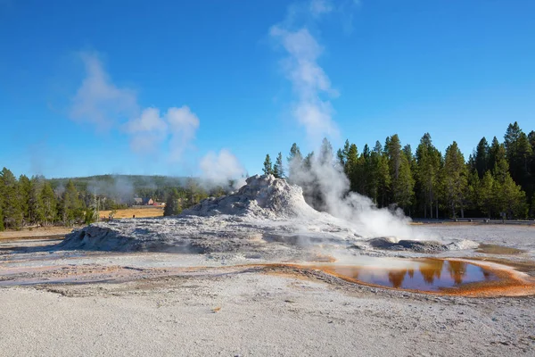 Erupción Géiser Antigua Zona Fiel Del Parque Nacional Yellowstone Estados — Foto de Stock