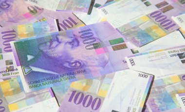 İsviçre 1000 franklık banknotların koleksiyonu. İsviçre Ulusal Bankası (SNB) tarafından yayınlanan 1000 franklık banknot dünyanın en değerli banknotlarından biridir. Mevcut 1000 franklık banknotlar 1995 yılından beri İsviçre 'de dolaşımda..