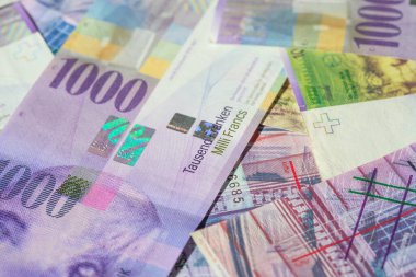 İsviçre 1000 franklık banknotların koleksiyonu. İsviçre Ulusal Bankası (SNB) tarafından yayınlanan 1000 franklık banknot dünyanın en değerli banknotlarından biridir. Mevcut 1000 franklık banknotlar 1995 yılından beri İsviçre 'de dolaşımda..