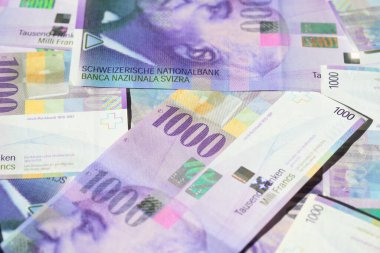 İsviçre 1000 franklık banknotların koleksiyonu. İsviçre Ulusal Bankası (SNB) tarafından yayınlanan 1000 franklık banknot dünyanın en değerli banknotlarından biridir. Mevcut 1000 franklık banknotlar 1995 yılından beri İsviçre 'de dolaşımda..