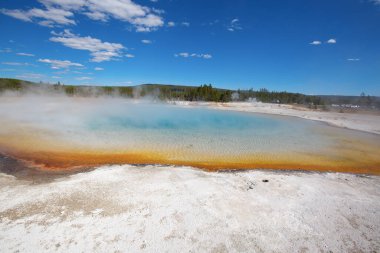 Yellowstone Ulusal Parkı 'ndaki kara kum gayzer havzası, ABD