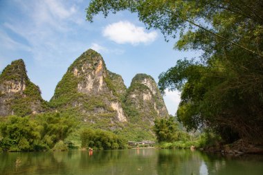 Li Nehri veya Lijiang Nehri Çin 'in Guangxi Zhuang Özerk Bölgesi' nde bulunan bir nehirdir. Guilin 'den Yangshuo' ya 83 km (52 mi) uzunluğunda ve Karst kayalarının oluşturduğu manzarasıyla ünlüdür..