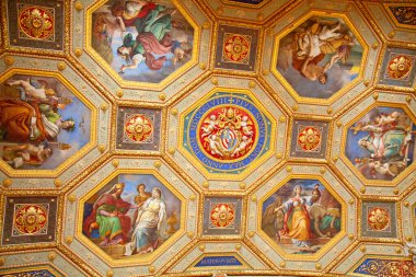 ROME - 03 Ağustos: Vatikan müzelerinin mimari parçası 3 Ağustos 2014 tarihinde Vatikan (Roma), İtalya 'da. Vatikan Müzeleri Vatikan 'da halka açık sanat ve heykel müzeleridir..