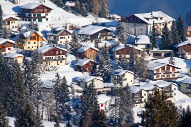 Kayak merkezi Flumserberg 'in yamacında. İsviçre