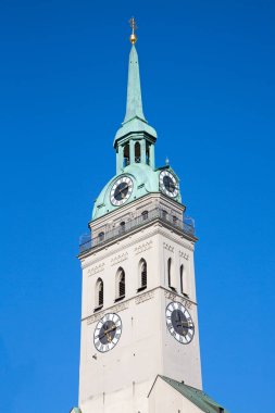 Münih 'in ana meydanı, Almanya - Marienplatz (Marian Meydanı). Eski ve yeni belediye binaları, Marian sütunları, kilise Frauenkirche ve Fish 'in çeşmesi birlikte meydanın eşsiz mimari tarzını oluşturuyor.