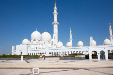 Abu Dabi 'deki ünlü Şeyh Zayed camii, Birleşik Arap Emirlikleri.