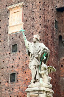 Milan mı? Sforza 'nın kalesinin ana girişi.