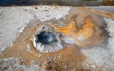 Yellowstone Ulusal Parkı 'ndaki üst gayzer havzası, ABD