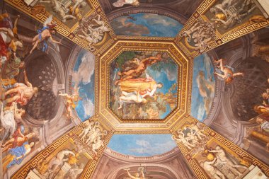 ROME - 03 Ağustos: Vatikan müzelerinin mimari parçası 3 Ağustos 2014 tarihinde Vatikan (Roma), İtalya 'da. Vatikan Müzeleri Vatikan 'da halka açık sanat ve heykel müzeleridir..