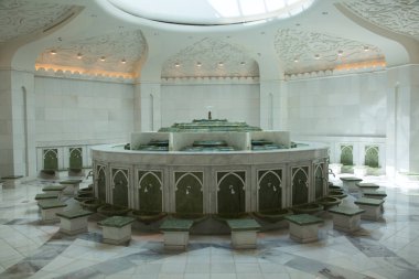 Abu Dabi 'deki ünlü Şeyh Zayed camii, Birleşik Arap Emirlikleri.